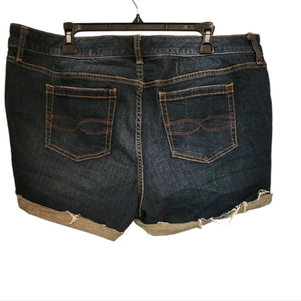 Torrid Dark Rinse Jean Shorts, Size 18 - Picture 2 of 7